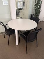 Moderner 4er-Tisch