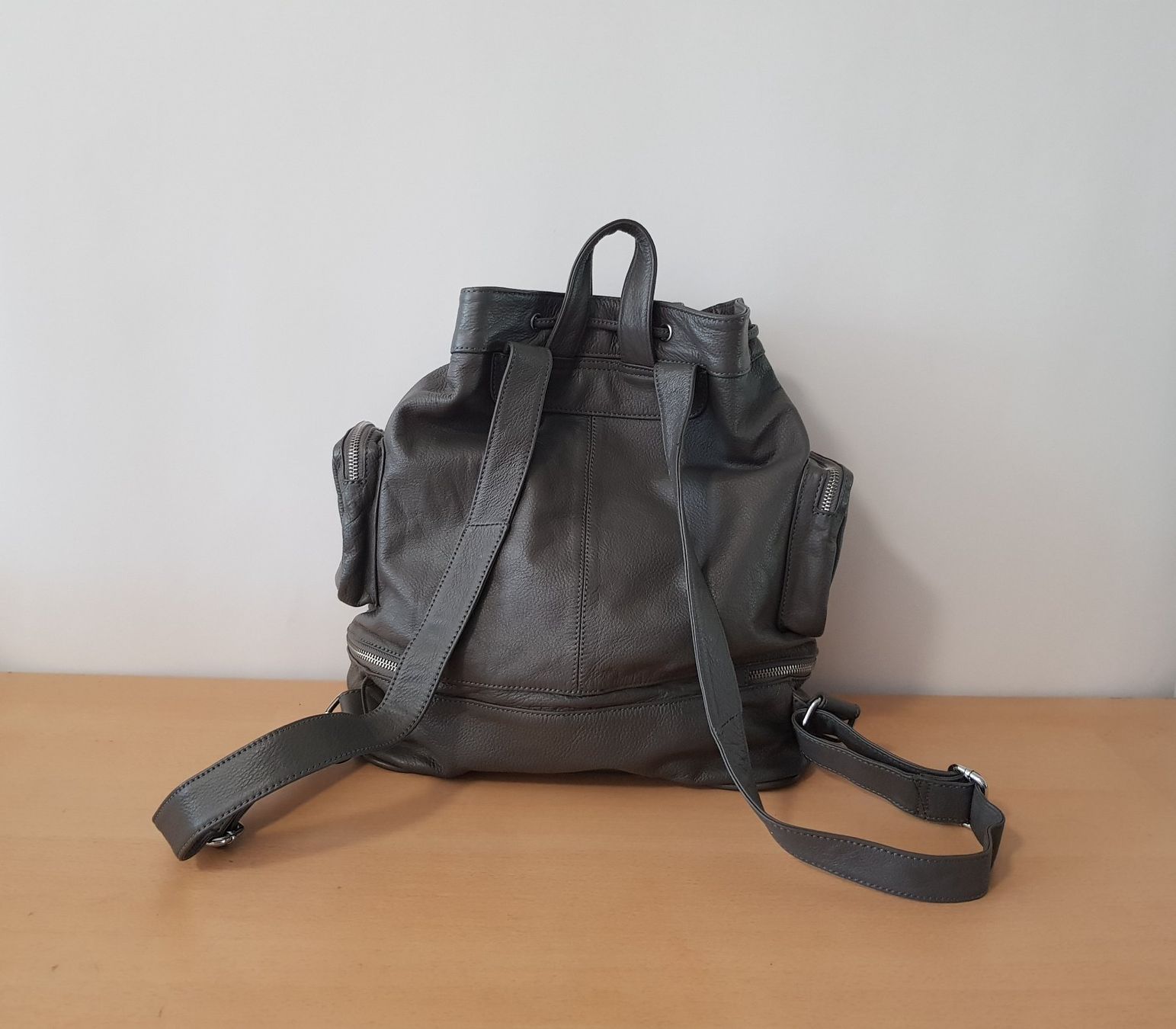 Sacs à dos: Scooter Lederrucksack in Grau – D'occasion à Basel par Birs868 3