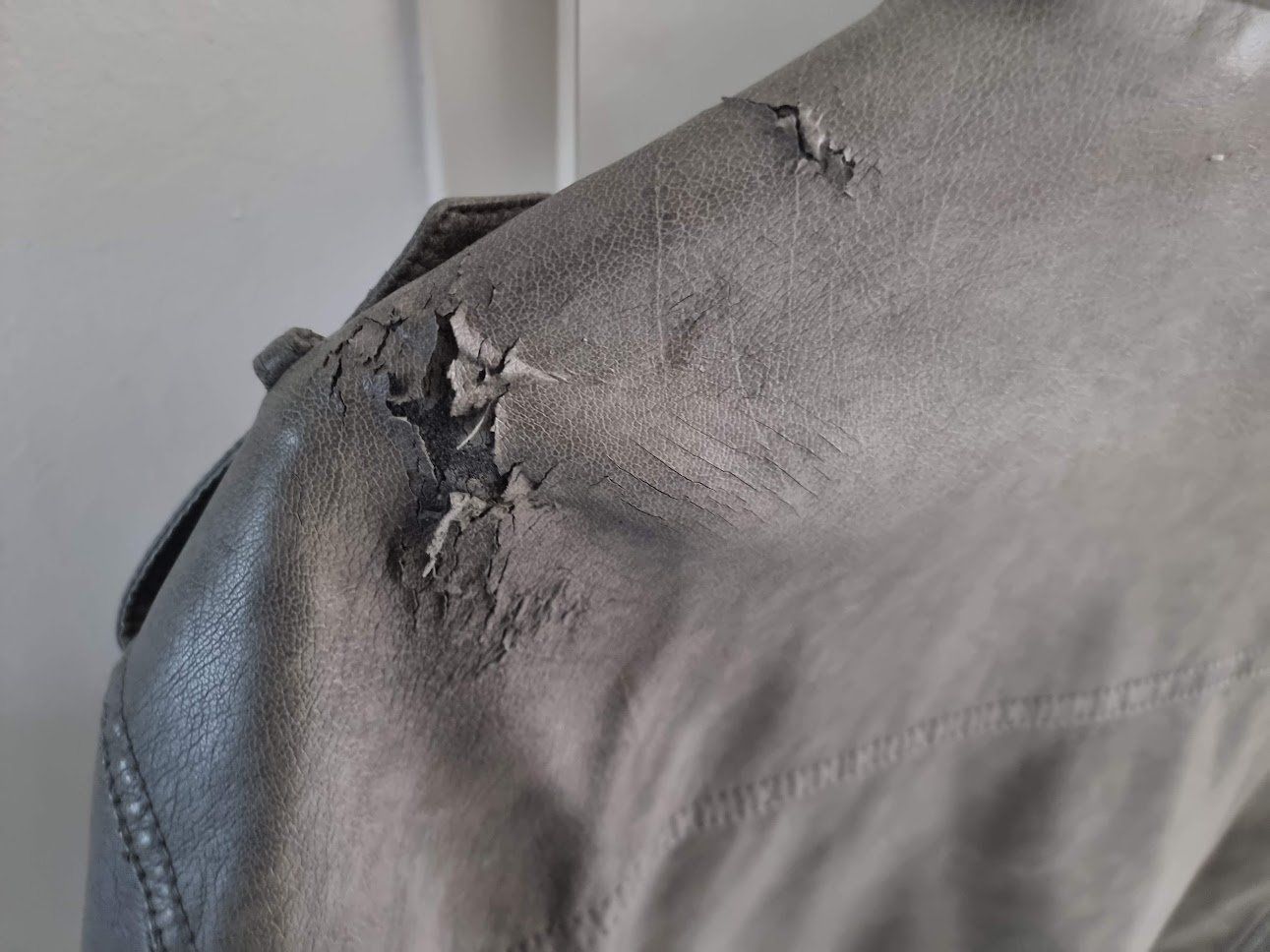 Calvin Klein Giacche: Lederjacke Calvin Klein – Difettoso da Zürich venduto da TrueTrade 2