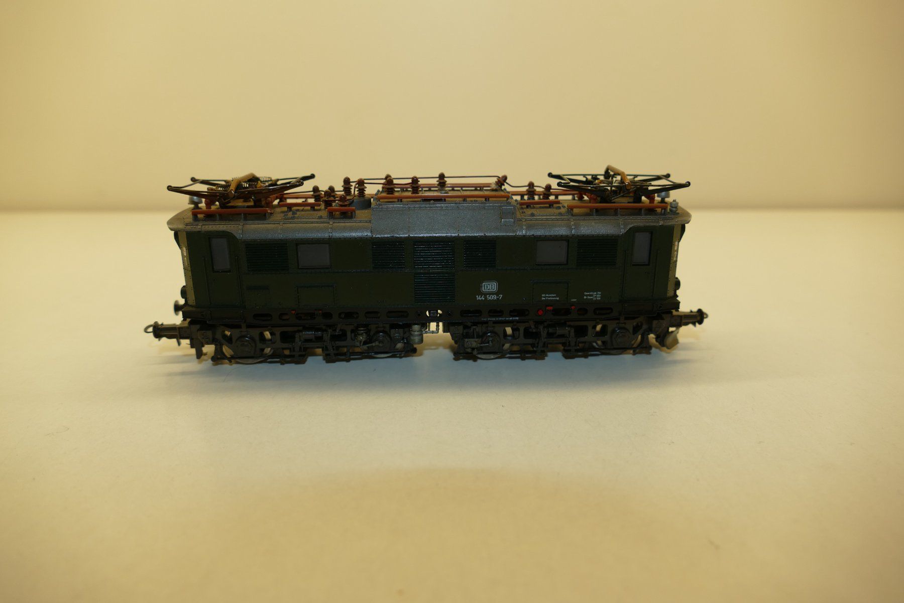 Roco Modellini di ferrovie: Roco H0: DB Elektrolok BR144 – Usato da Niederhasli venduto da rail-duerst 2