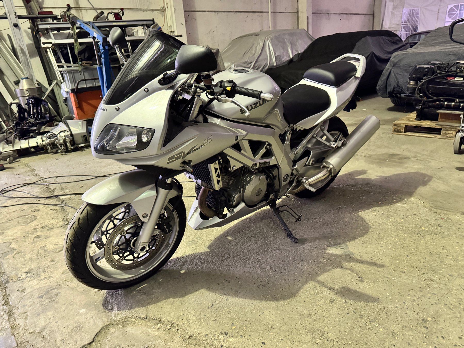 Suzuki Strada: SUZUKI SV1000 S – Usato da Avenches venduto da BOOTTRANSPORTE