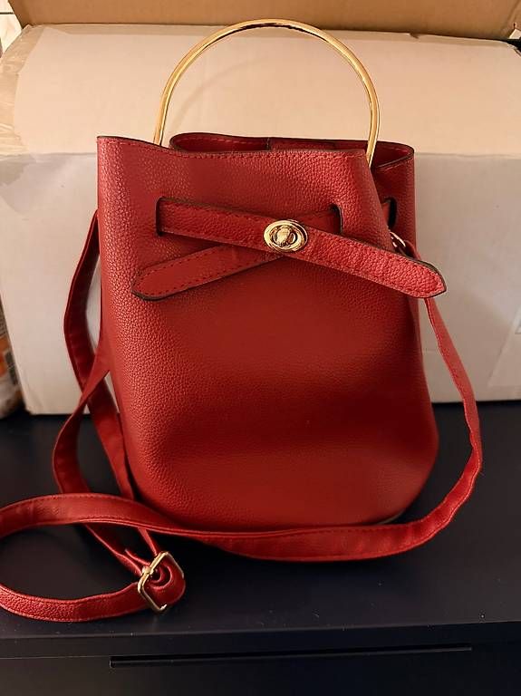 Taschen für Damen: Umhängetasche – Gebraucht aus Zürich von S.Circhetta