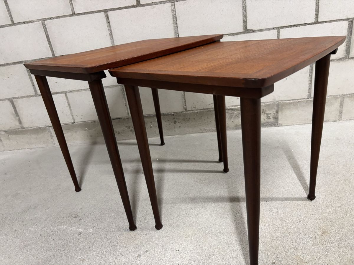 Tische: Mid-Century Modern Nesting Tables - Set of Two, Teak – Gebraucht aus Attiswil von Retrodane 1