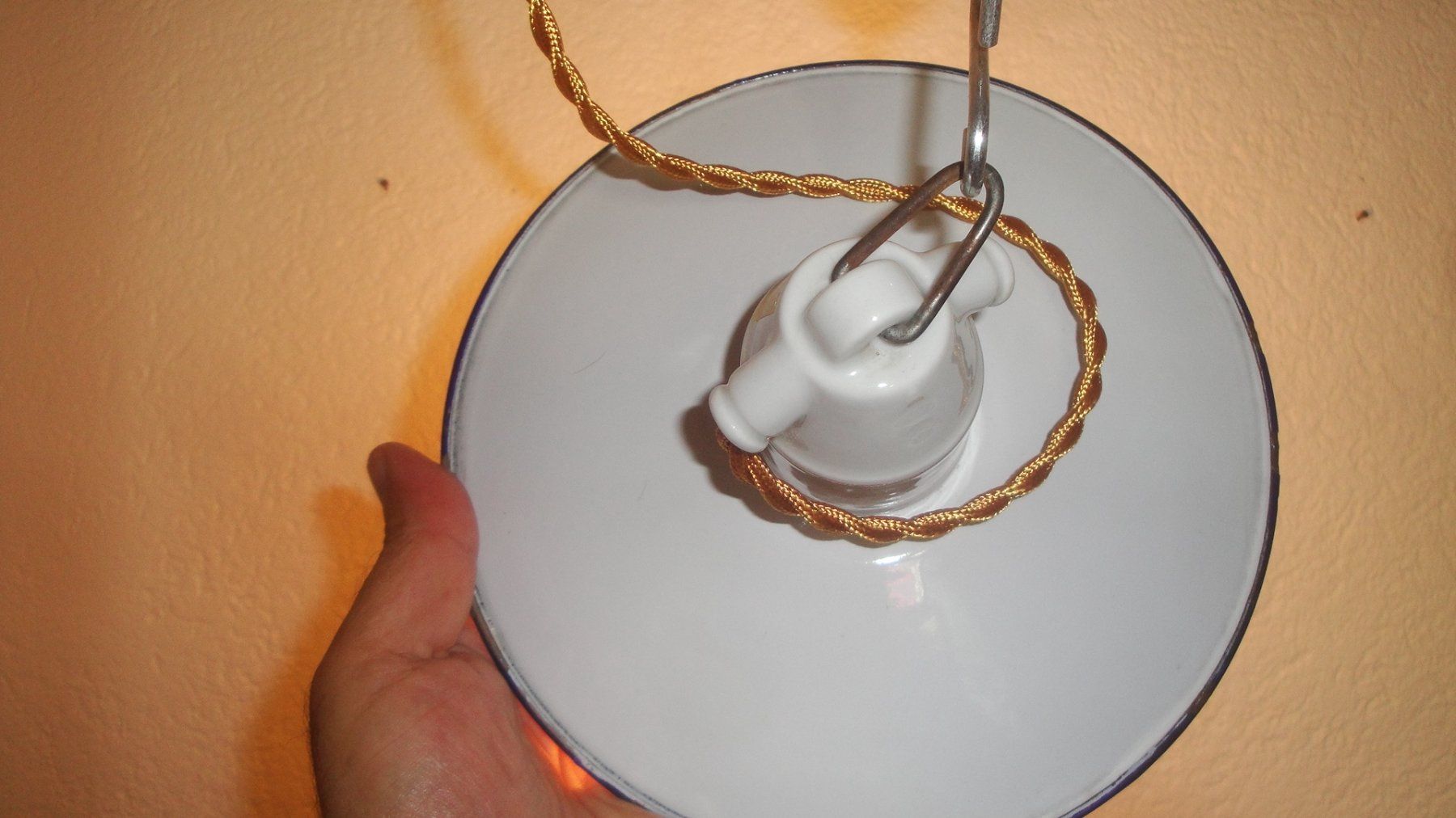 Lampadari & plafoniere: Kellerlampe mit Emaillierter Lampenschirm – Usato da Zürich venduto da Paykan 1