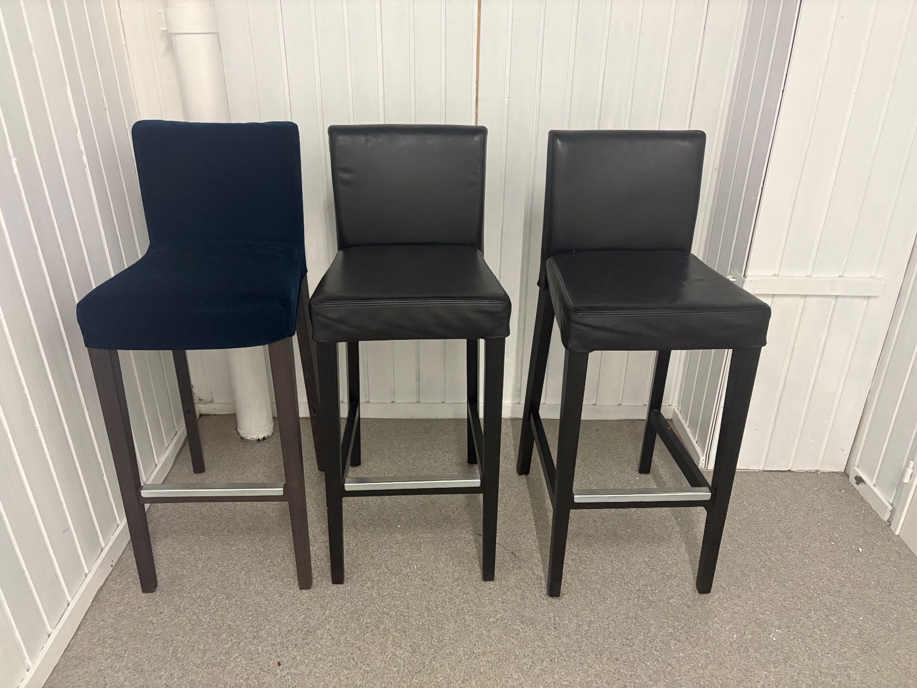 Allestimento di negozi e stand fieristici: Empfangs-Theke mit 3 Hocker – Usato da Basel venduto da Poschy 7