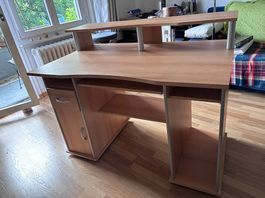 Schreibtisch 