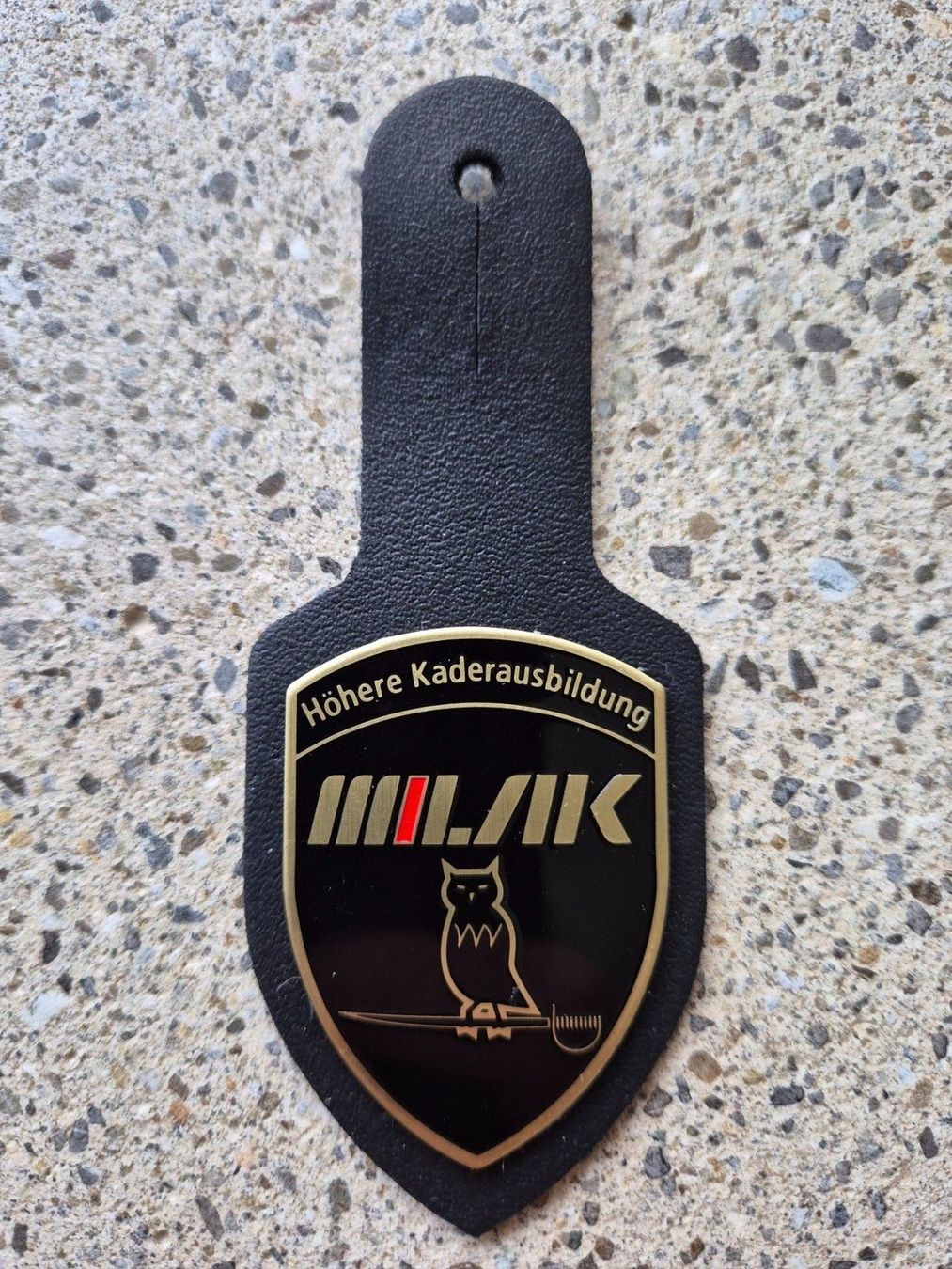 Schweizer Armee Plaketten & Abzeichen: *** Brustanhänge Milak Höhere Kaderausbildung  ***  – Neu und originalverpackt aus Riedholz von fr_sIruP