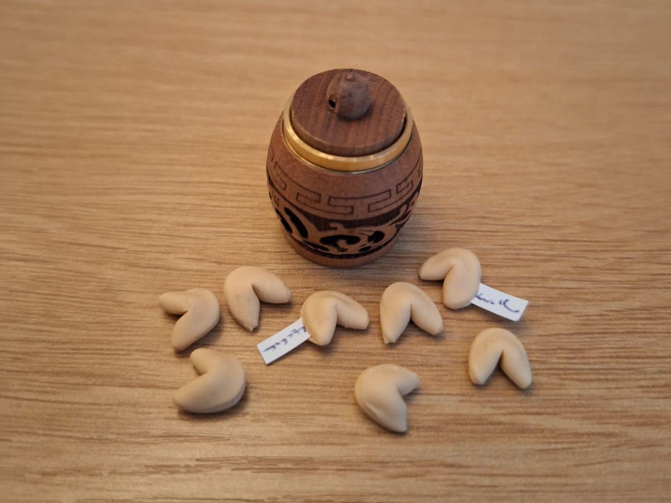 Puppenhäuser & -möbel: Handmade Glückskekse mit Holzdose – Neu (gemäss Beschreibung) aus Zürich von HandmadeTinyFood 3