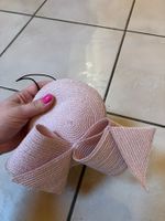 Chapeau bibi cérémonie Mademoiselle Chapeaux artisanal rose