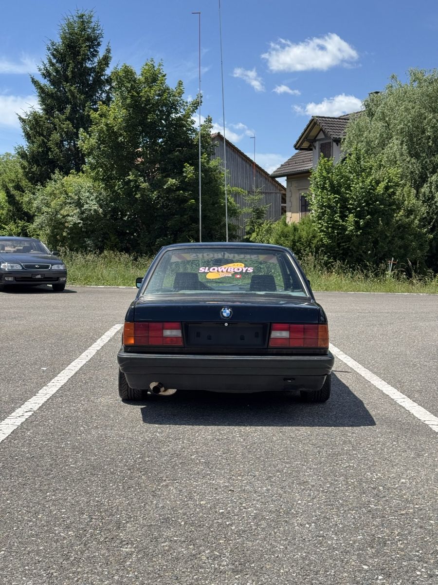 BMW Autos: BMW 316i E30 Handschalter – D'occasion à gachnang par crisi124 5