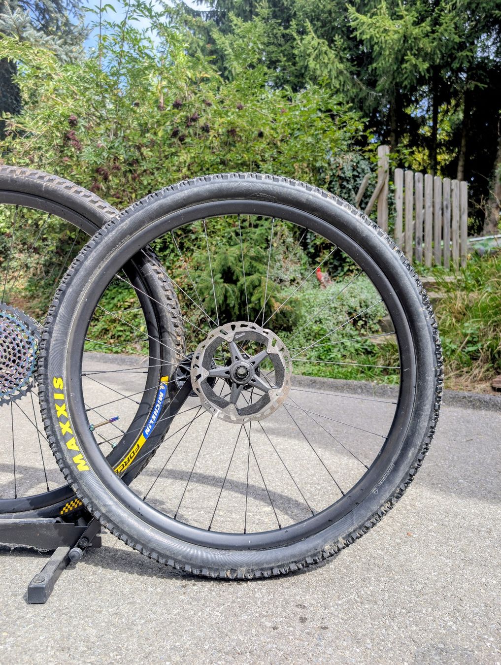 Maxxis Pneumatici & Ruote complete: Paire de roue VTT XC light 29" - Comme neuve – Usato da Grolley venduto da PENTATIX 1