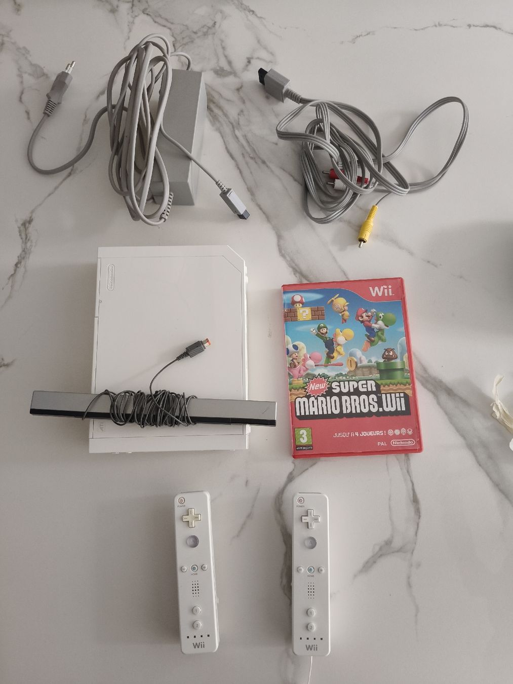 Nintendo Console: Nintendo Wii Konsole und 2 Controller Top mit Super mario – Usato da Oensingen venduto da ece_8k7q 3