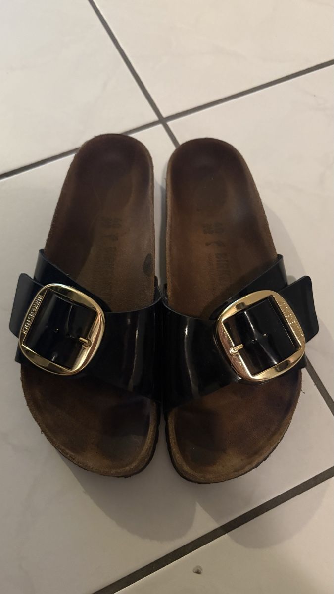 Birkenstock Scarpe da donna: Birkenstock schwarz lack/ gold 40 – Usato da Bern venduto da best.secondhand