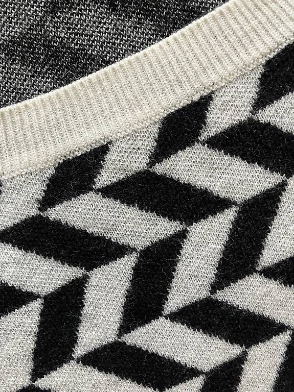 Pullover & Sweatshirts: neuwertiger schwarz-weisser Pullover S/M – Gebraucht aus Zürich von eis_yx9q 4