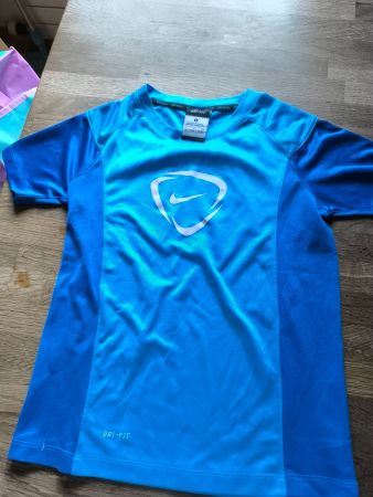 Nike Sportshirt Gr. 128