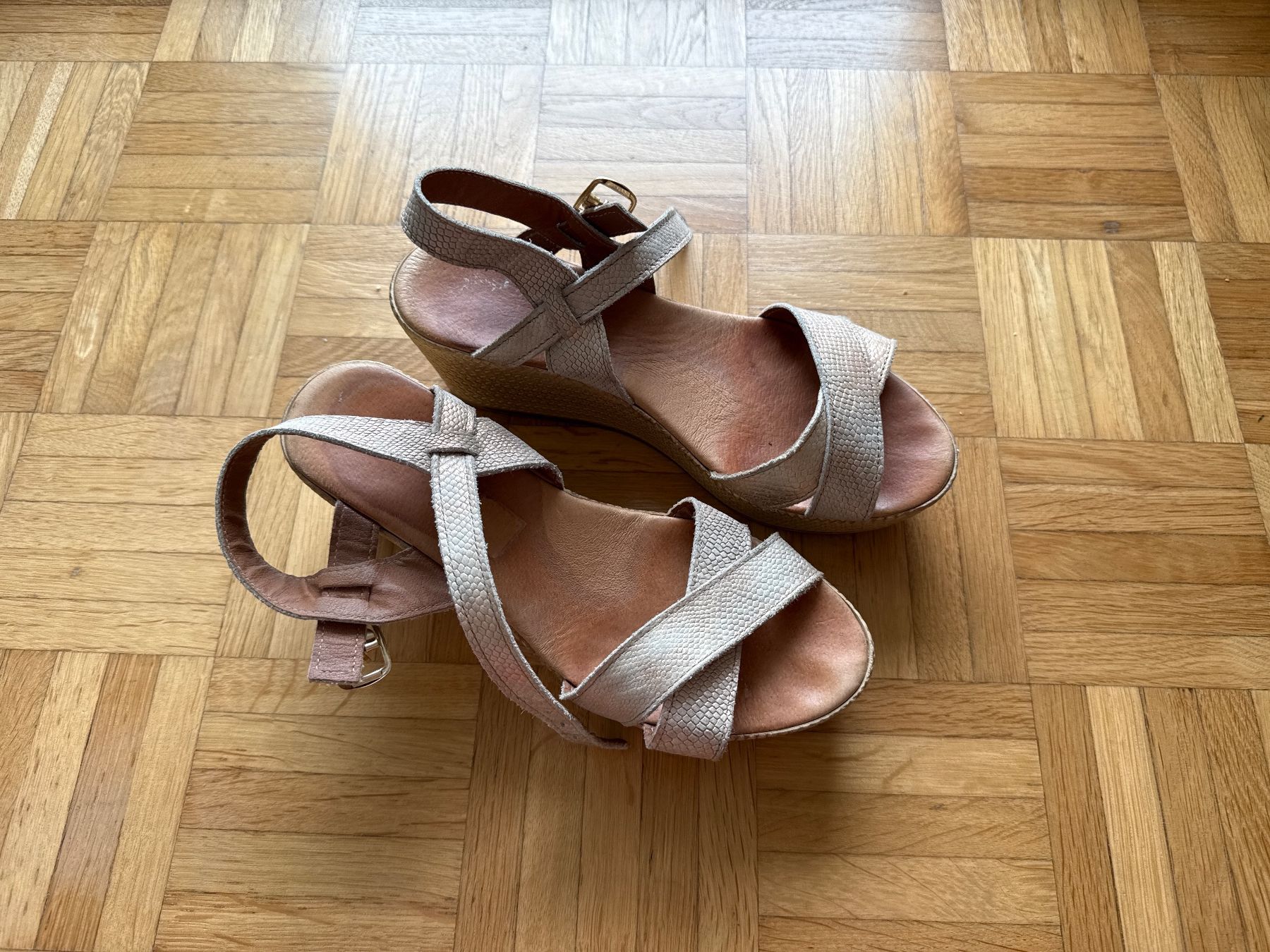 Scarpe da donna: Sandalen 40 – Usato da Horgen venduto da linuxrp 1