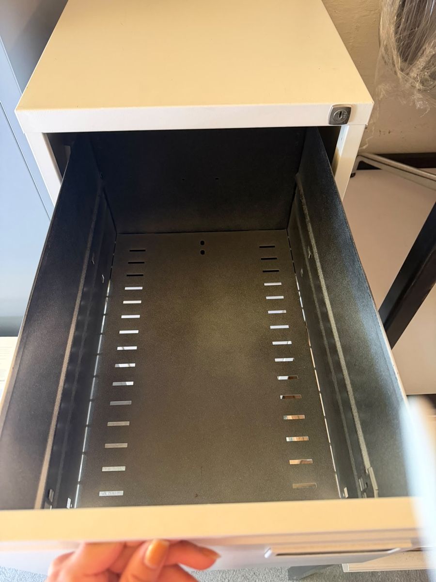 Schränke: Metalschrank mit 4 Schubladen  – Gebraucht aus forch von Draechli789 5