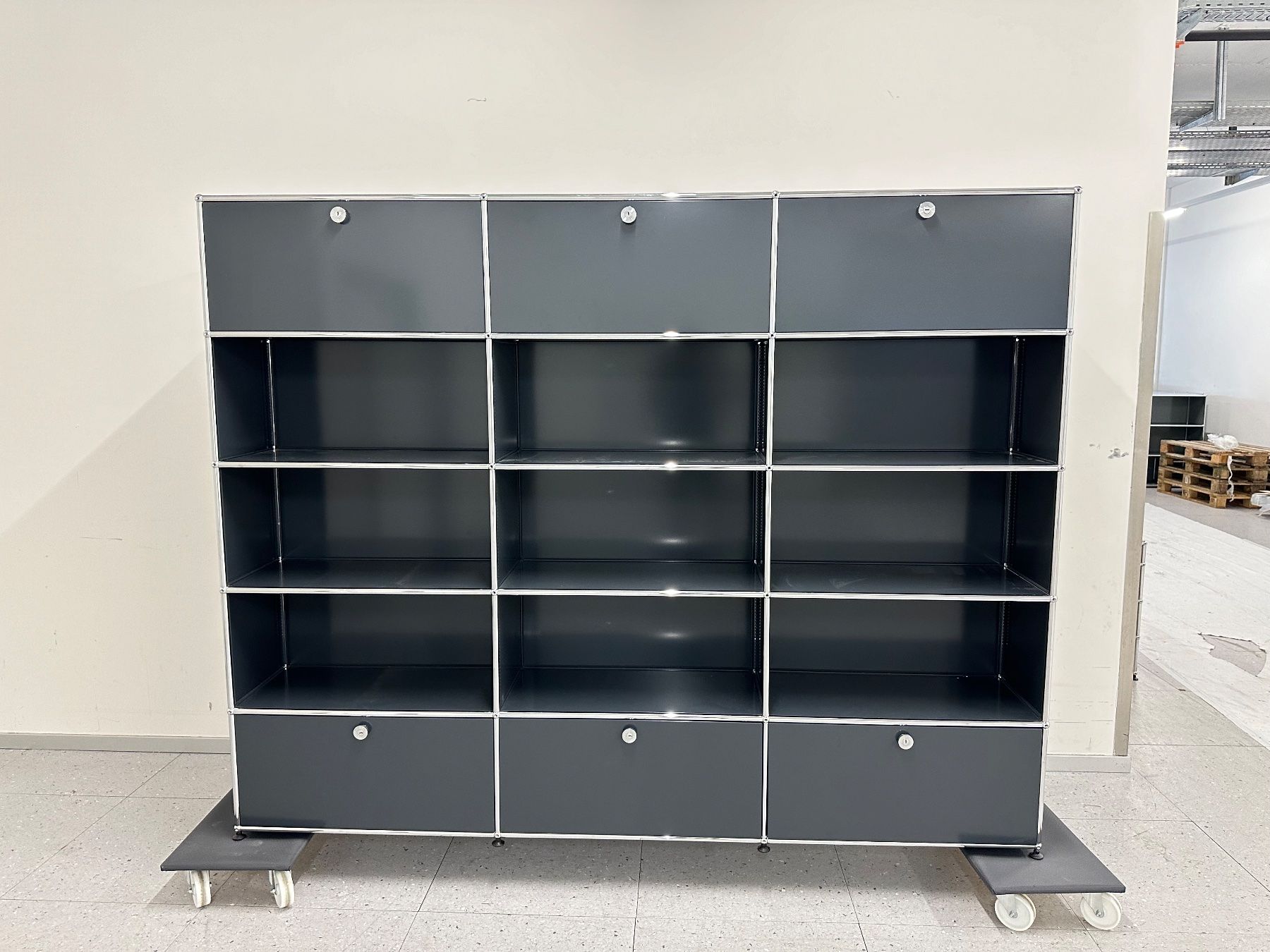 USM Scaffali: USM Highboard 3x5 Anthrazitgrau, Top Zustand – Usato da Grenchen venduto da Design-Outlet 2