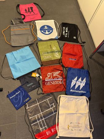 Neu: 11 Stk. Trage und Turnbeutel + 2 Stk. kleine Beutel