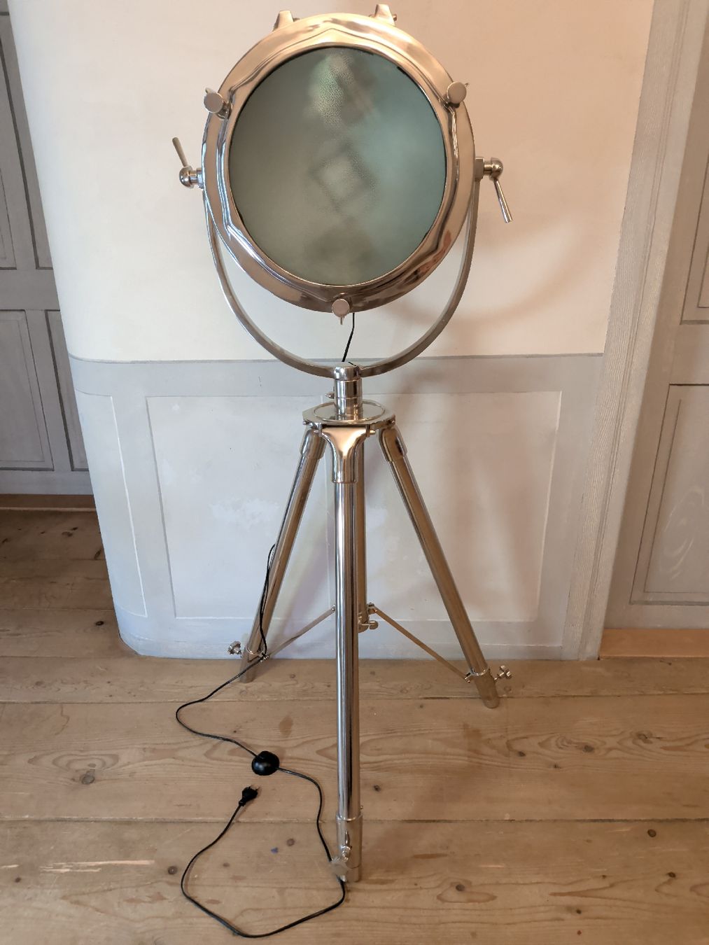 Lampen: Variable Stehlampe Chrom neuwertig – Gebraucht aus Dietfurt von Subforce1853 1