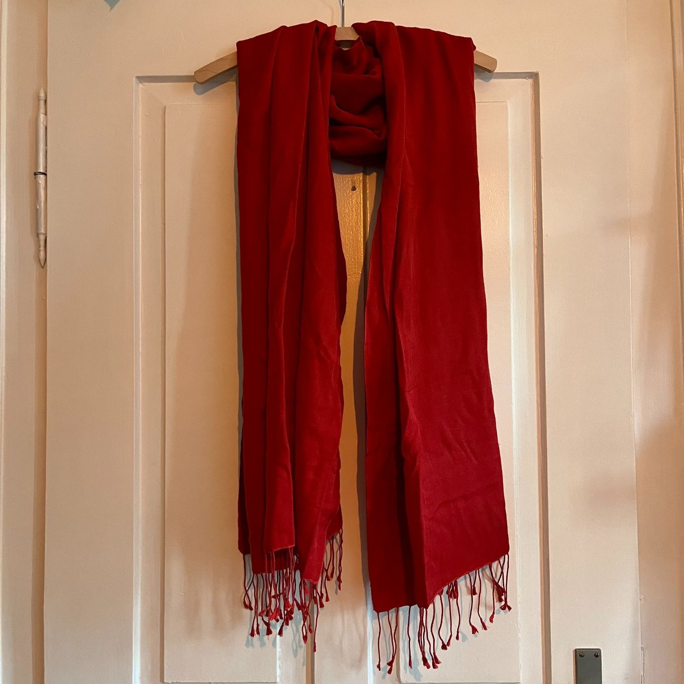 Foulard & Sciarpe: grosser Stoffschal in Rot mit Fransen – Usato da Gelterkinden venduto da lirithp 1