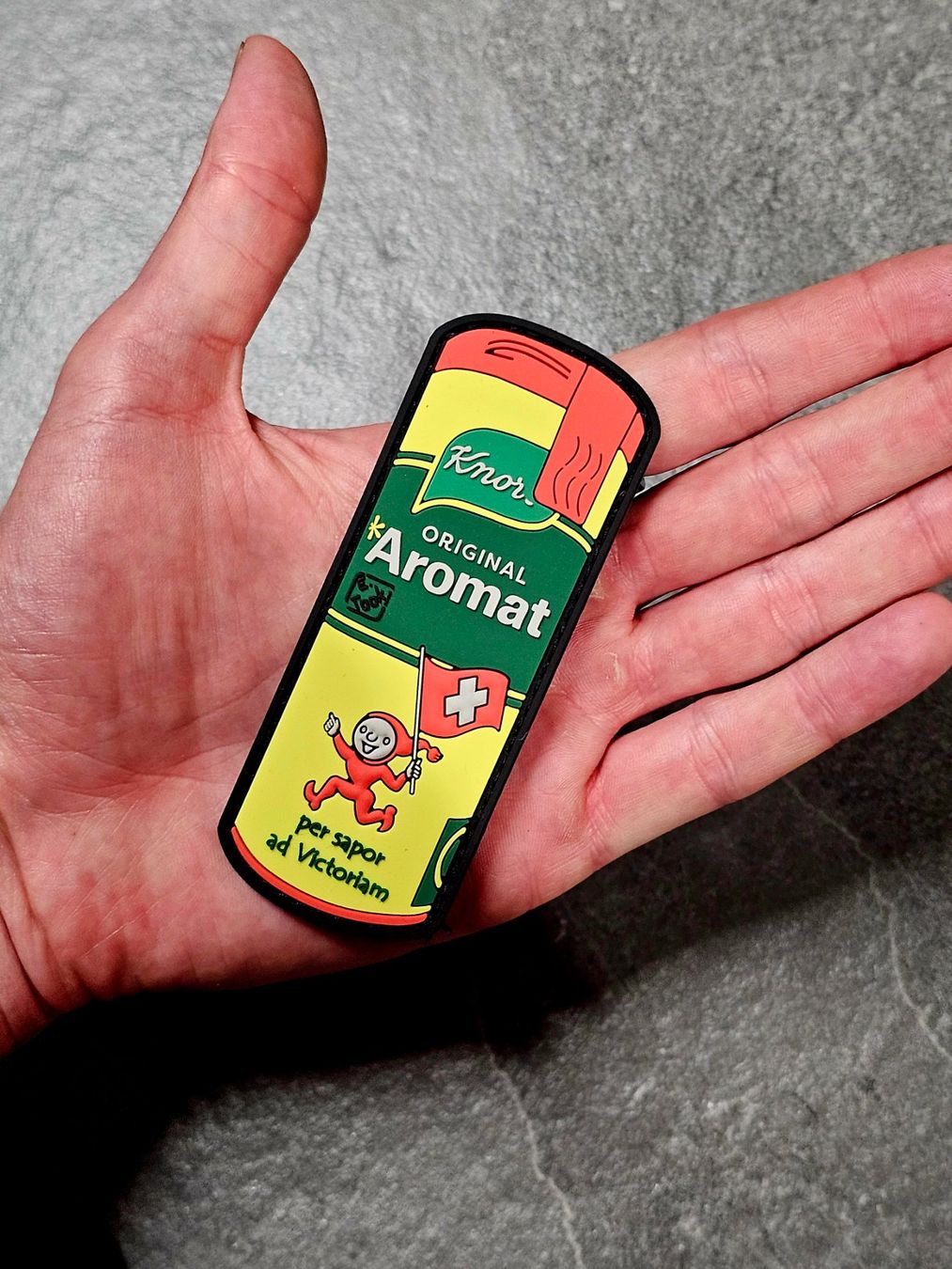 Placchette & Badge: Aromat Rubber-PVC-Patch 3D Aufnäher mit Velcro – Nuovo e nell'imballaggio originale da Frutigen venduto da Darksmash666