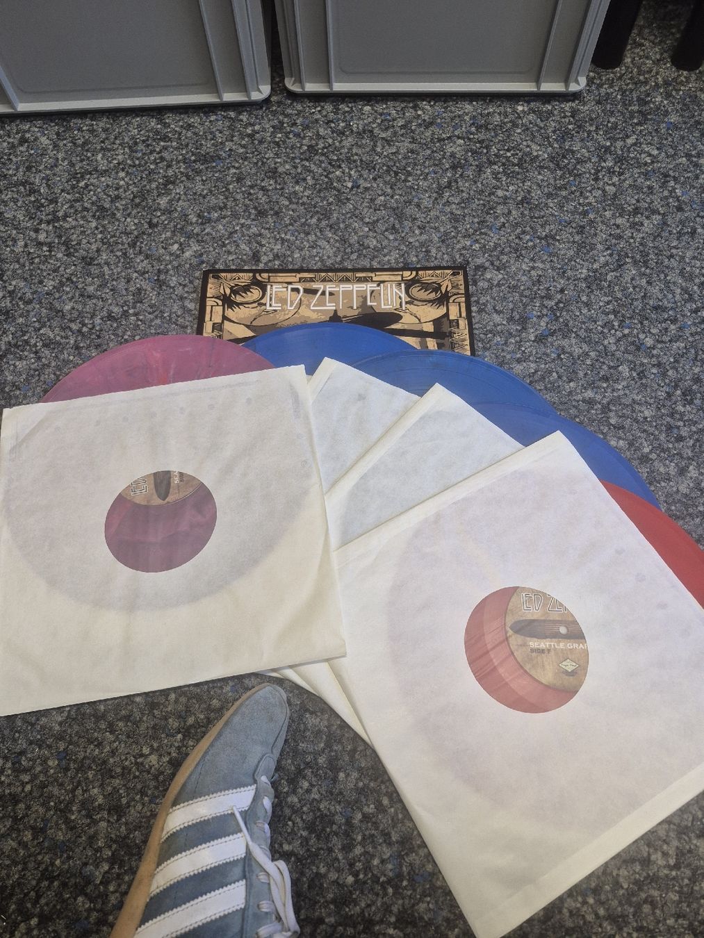 Dischi in vinile: Vinyl Box Led Zeppelin Seattle Graffiti – Nuovo (secondo la descrizione) da Salavaux venduto da 33_Turae_Baern 1