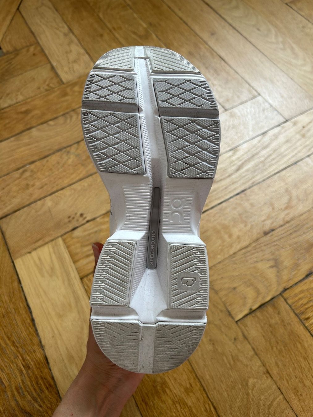 On Chaussures femmes: On white sneakers – D'occasion à Zürich par EllaPota 5