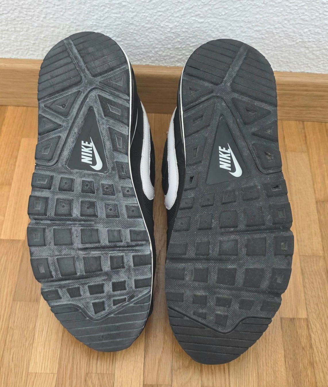 Nike Scarpe da donna: Nike Air Max Command black/white Size EU 40 – Usato da Nänikon venduto da Bi9Ca2Ec 3