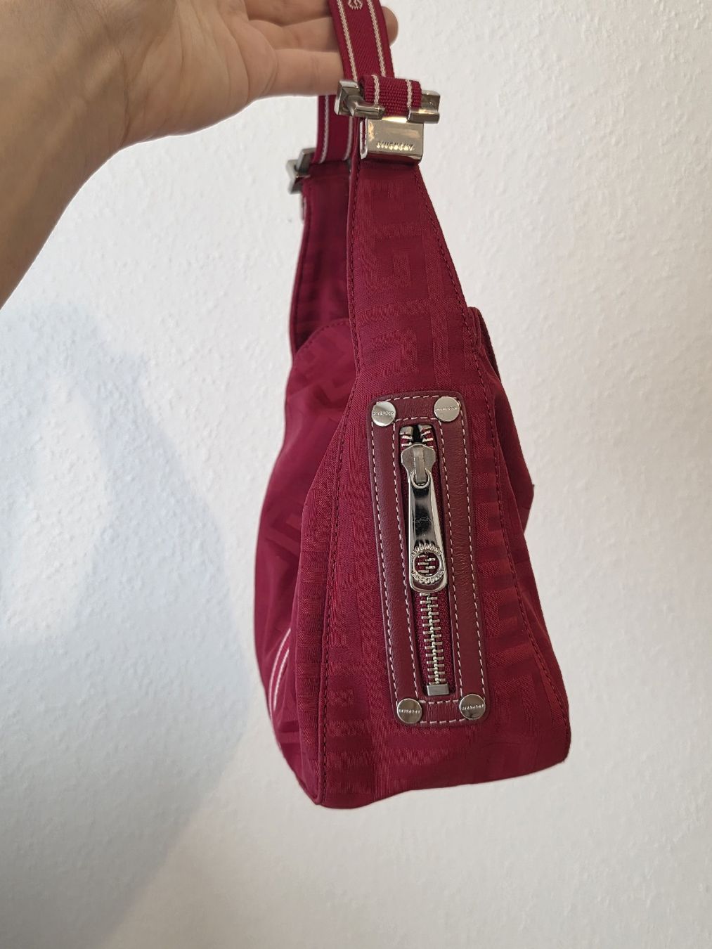 Taschen für Damen: Givenchy Original Vintage Bag – Gebraucht aus Luzern von juli.star 1