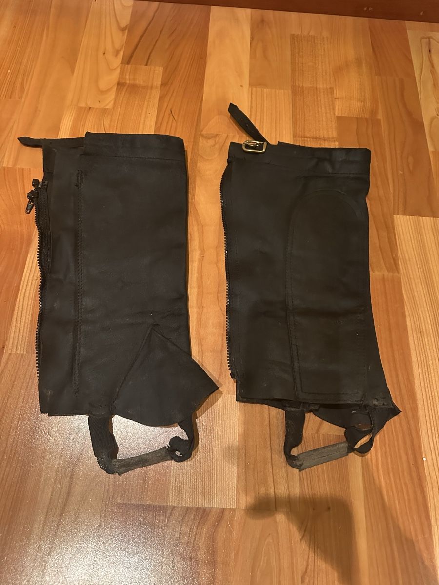 Gamaschen & Bandagen: Reitchaps aus Leder – Gebraucht aus Naefels von Renault01