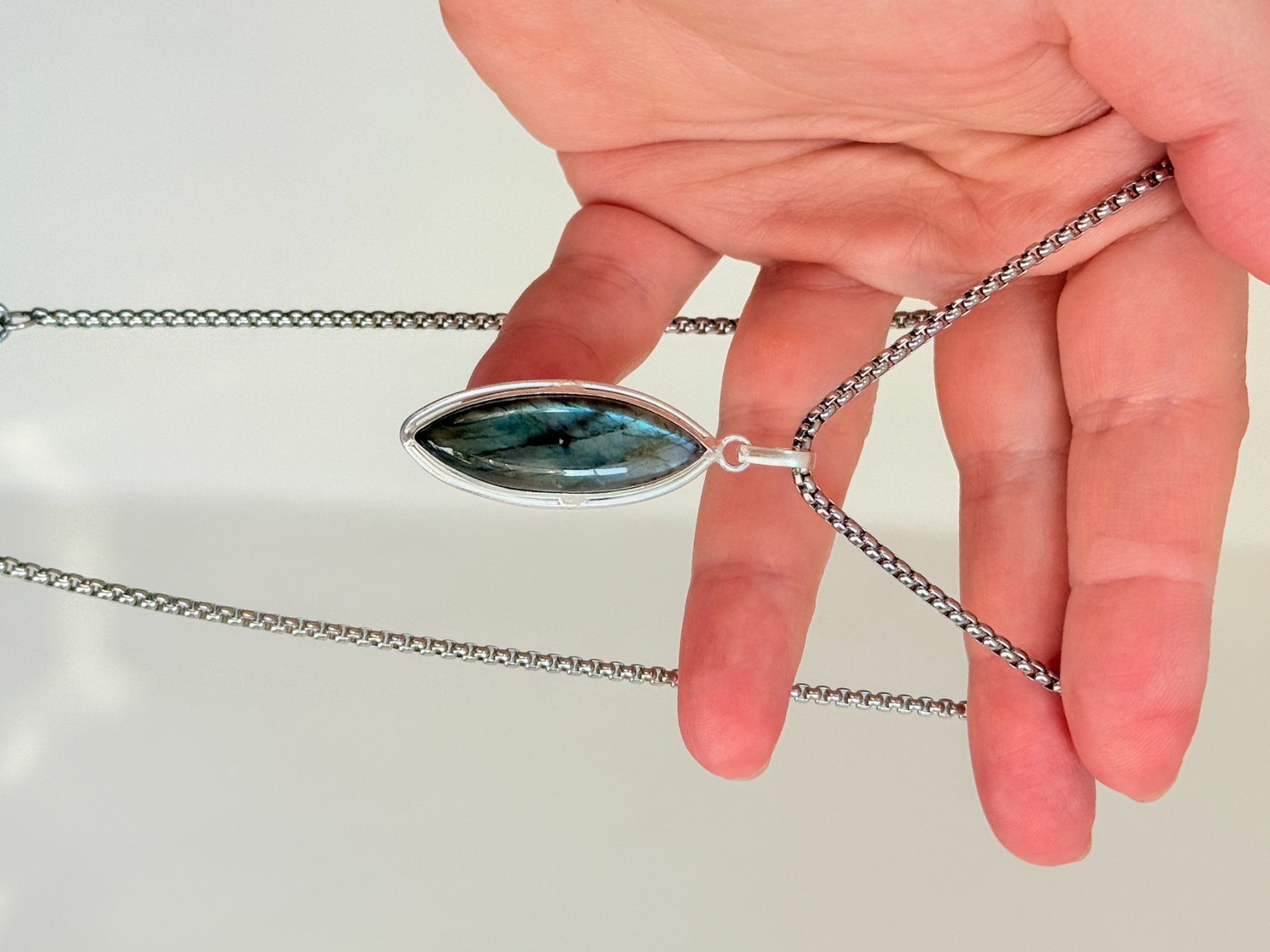 Catenine: Collier Labradorite neuf - Pierre de lune rare – Nuovo e nell'imballaggio originale da Genève venduto da AGBERG 7
