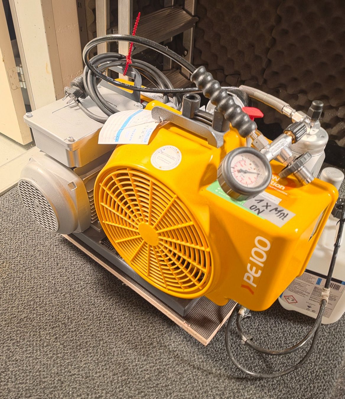 Compresseurs: Bauer Atemluftkompressor PE 100-TW – D'occasion à Flumenthal par mark8