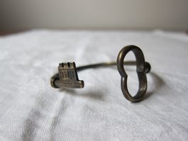 Armspange Schlüssel, Metall
