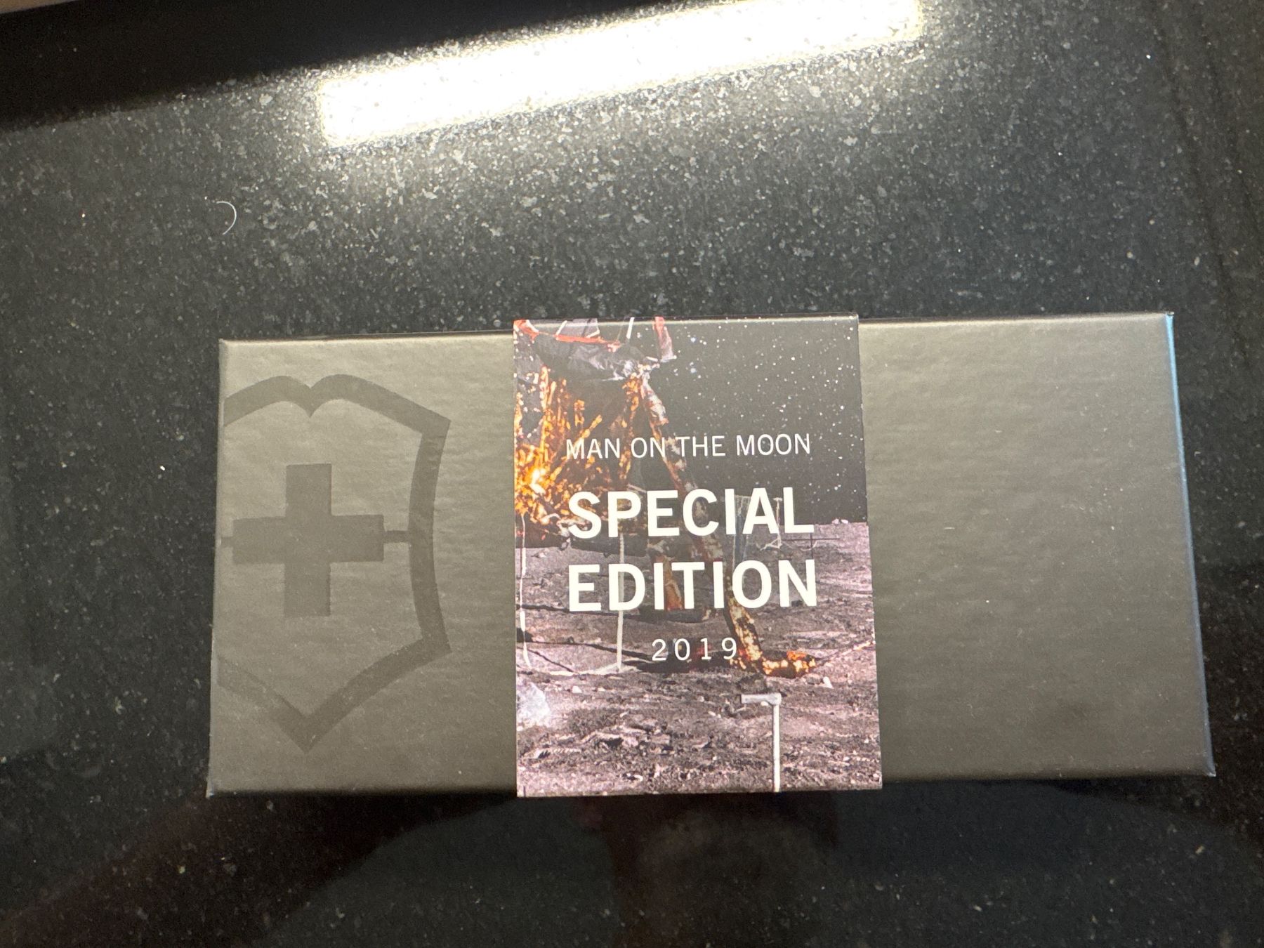 Victorinox Taschenmesser: Victorinox MAN ON THE MOON – Neu und originalverpackt aus Neuhausen am Rheinfall von Charli001 3