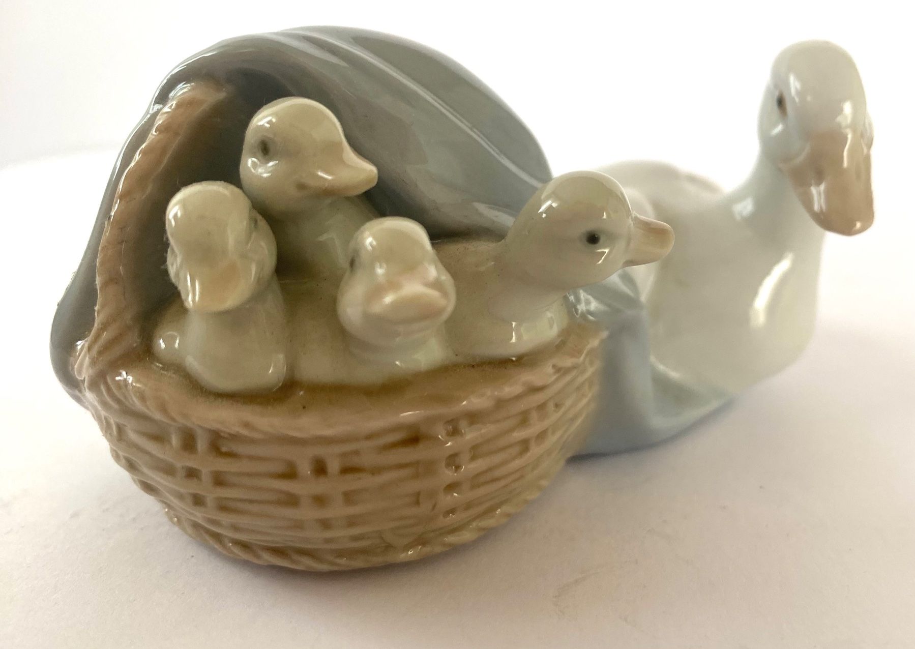 Lladro Statuette: Llardo Gans mit jungen Gänsen im Korb – Usato da Oftringen venduto da Wiggiwave 2