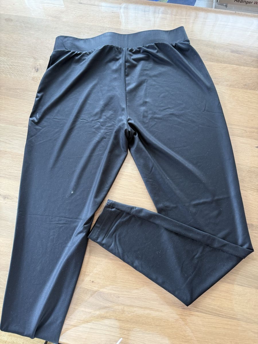 Only Leggings: Schwarze Leggins, Grösse L – Usato da La Punt Chamues-ch venduto da EliC_8.8. 2
