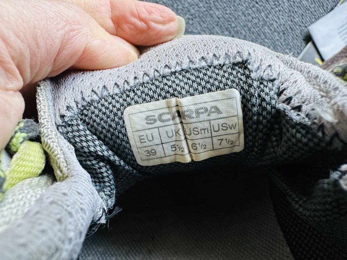 Scarpa Scarpe da donna: Scarpa femme taille 39 gris – Usato da Bulle venduto da LeMoleson 6