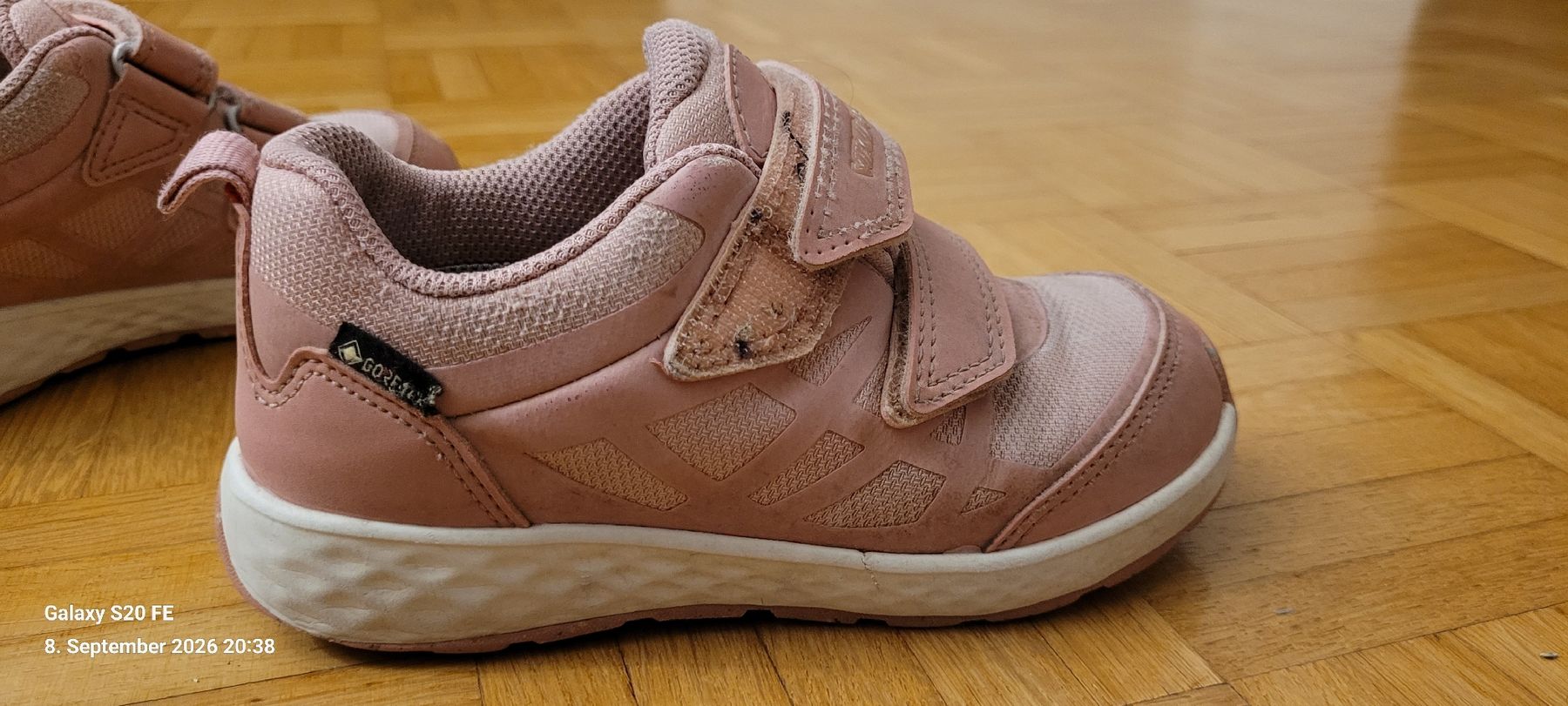 Viking Schuhe für Mädchen: Viking Goretex Sneaker Gröase 28 – Gebraucht aus Basel von regboo 4