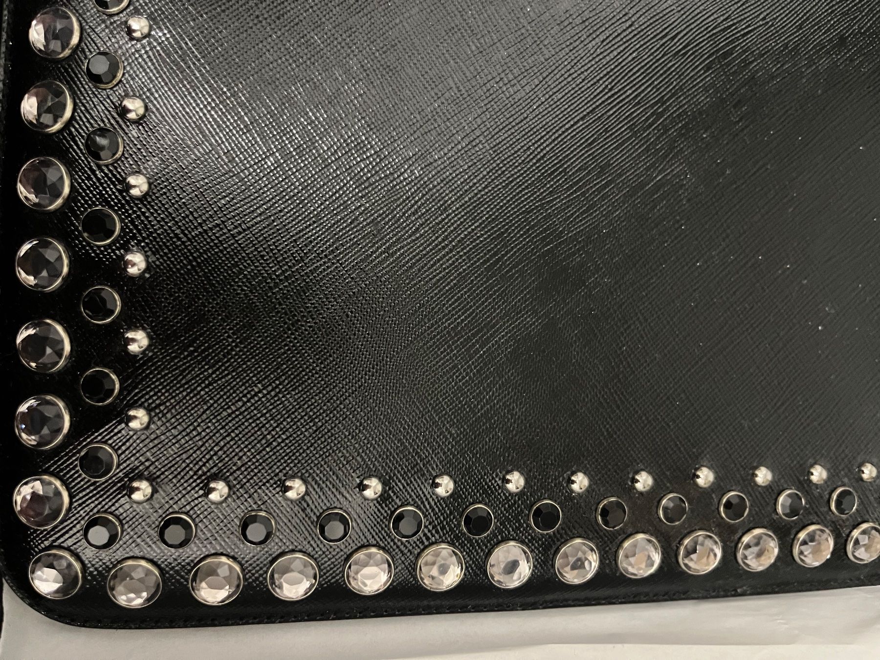 Prada Altro in  Abbigliamento & Accessori: Prada Pouch NERO SAFFIANO VERNIC Pouch neuwertig – Nuovo e nell'imballaggio originale da Zürich venduto da bet_m5kn 1