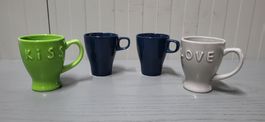 4Tassen: Liebe, Kuss und 2 blaue Tassen