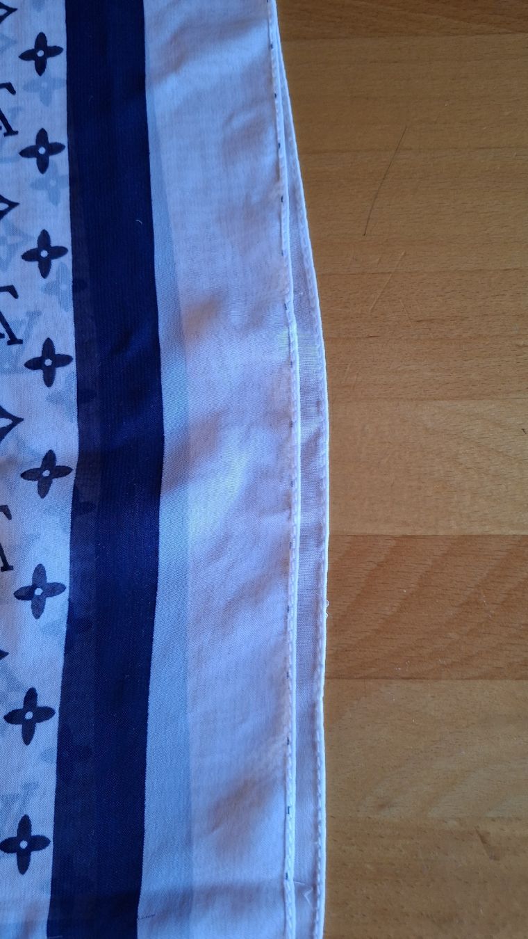 Louis Vuitton Foulard & Sciarpe: Schal Louis Vuitton – Usato da Wünnewil venduto da 04Blume 3