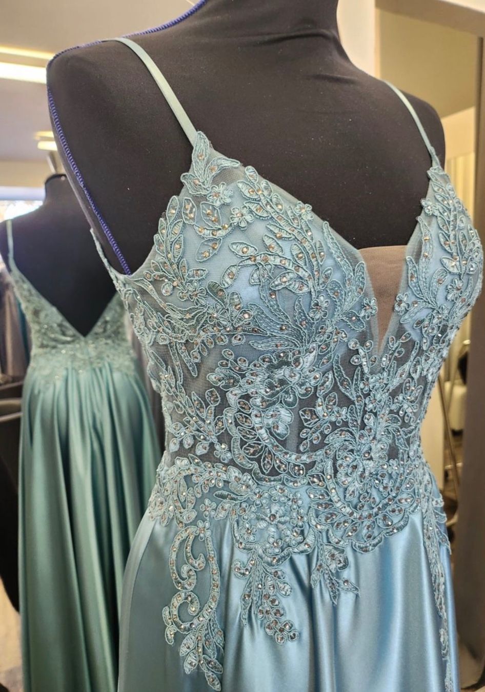 Kleider: Elegantes Abendkleid mit Spitze Gr. 34 – Neu (gemäss Beschreibung) aus Schlatt ZH von xhesiesi 2
