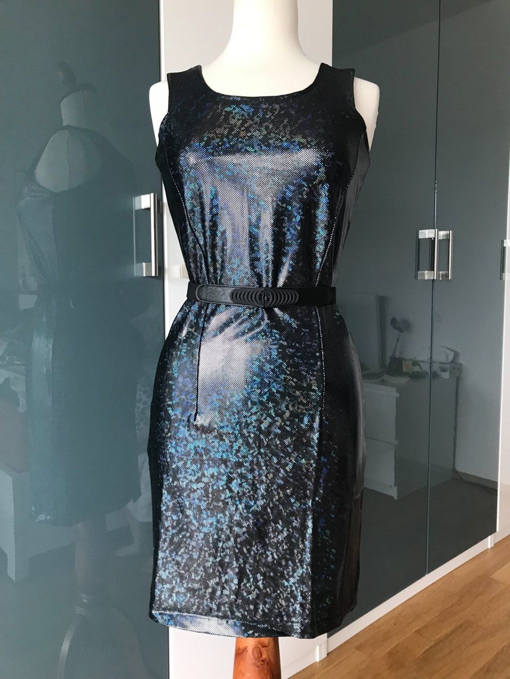 Kleider: Elastische Partykleid 38 M nie tragen – Gebraucht aus Dübendorf von Levintreyer 1