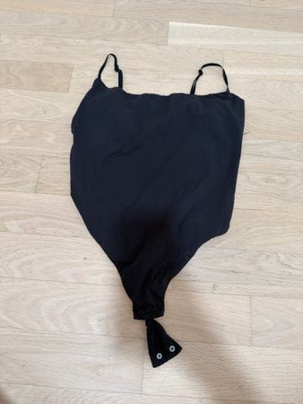 SKIMS Bodysuit Schwarz mit Spaghettiträgern