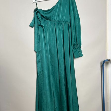 Elegantes, smaragdgrünes Abendkleid mit einem Ärmel, Gr. M