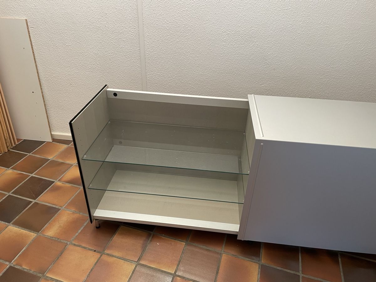 Cassettiere: Sideboard Metall und Glas – Usato da Volketswil venduto da Edwiga01 2