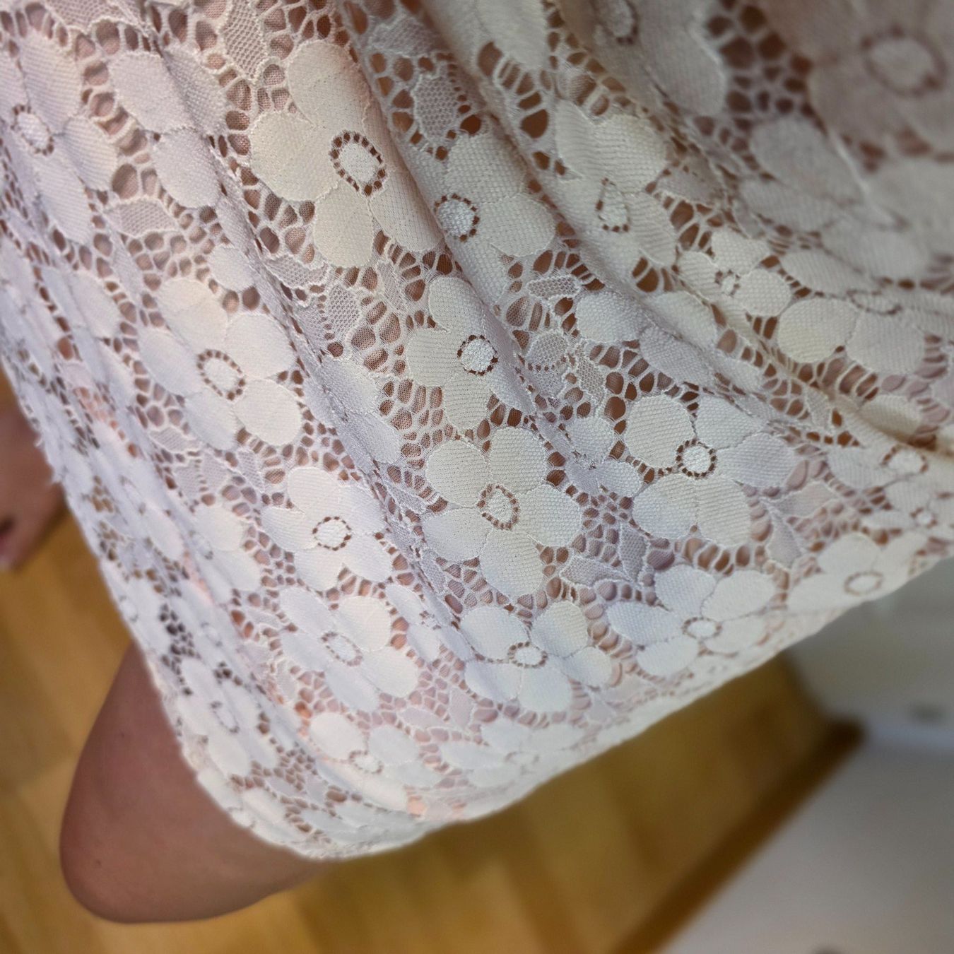 Kleider: Wunderschönes ärmelloses Spitzenkleid im romantischen Stil – Gebraucht aus Wald ZH von CapLux 2