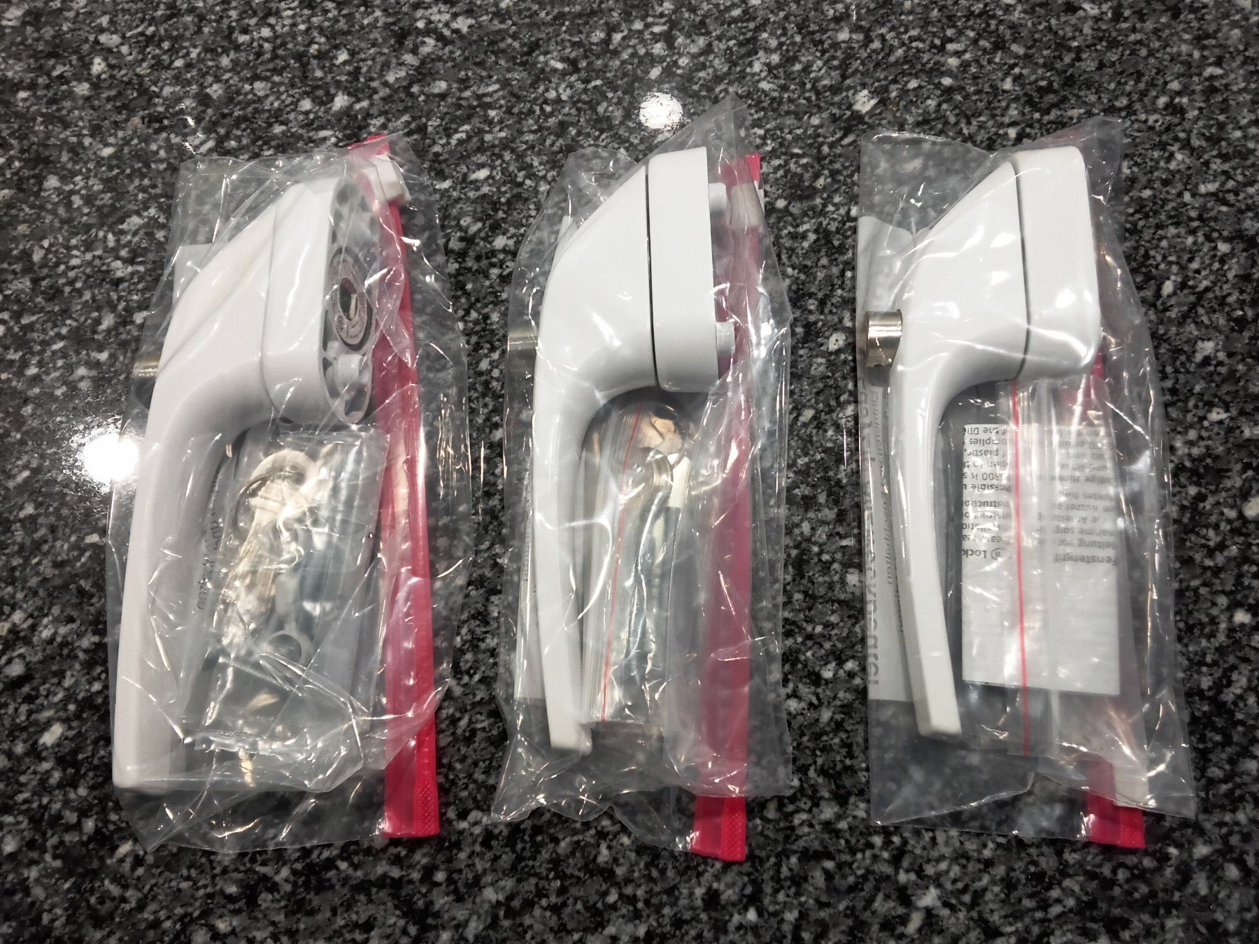 Ferramenta: 3er-Set Abus Fenstergriff GF300 weiss – Nuovo (secondo la descrizione) da Küsnacht ZH venduto da UrBaRo 3