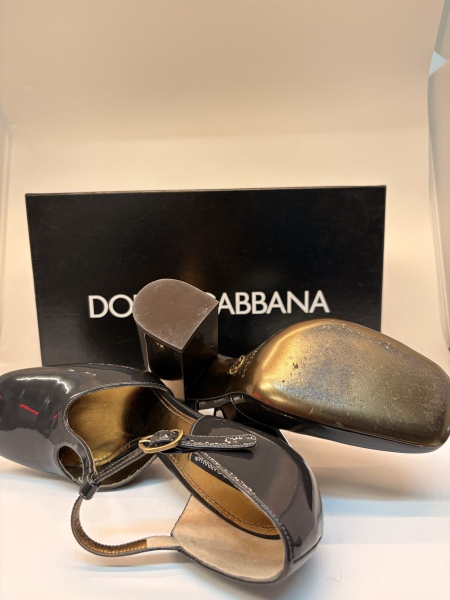 Dolce & Gabbana Scarpe da donna: Dolce & Gabbana Lackleder-T-Strap Pumps mit Blockabsatz Eu39 – Usato da Wollerau venduto da Florencio.M 1